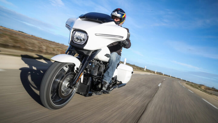 Обзор мотоцикла Harley-Davidson Street Glide 117 2024 года. Новый образ классической туристической модели мотоцикла “bagger”.
